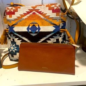 Fossil Rayna Crossbody with wallet Like new!!
